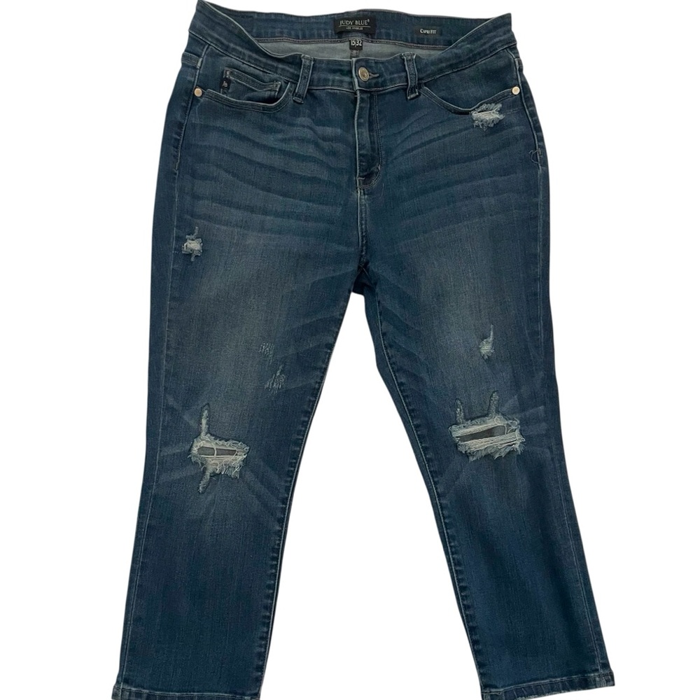 Judy Blue Capri Jean Size 15/31 distressed